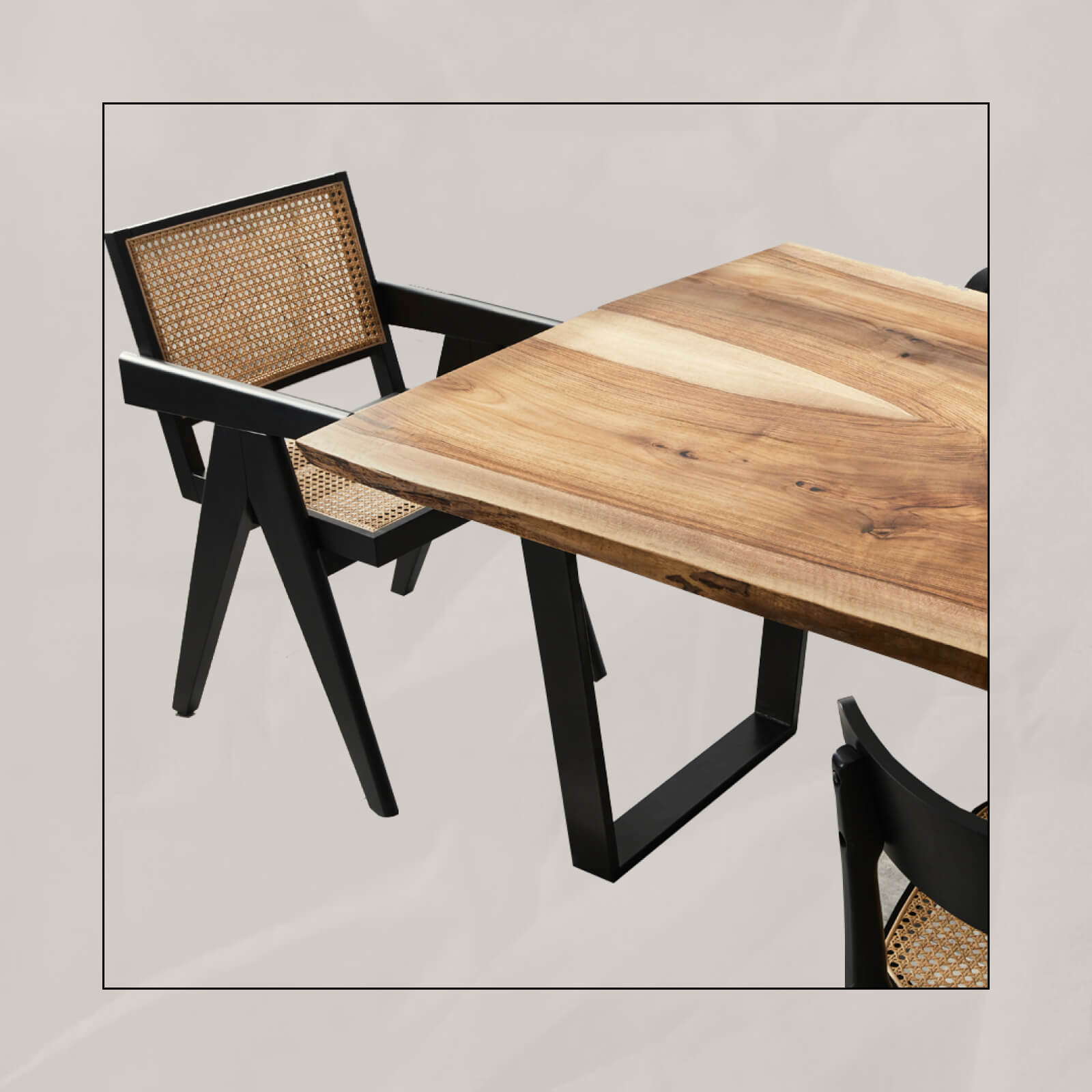 How Much Space Should There be Between Chairs at the Dining Table?